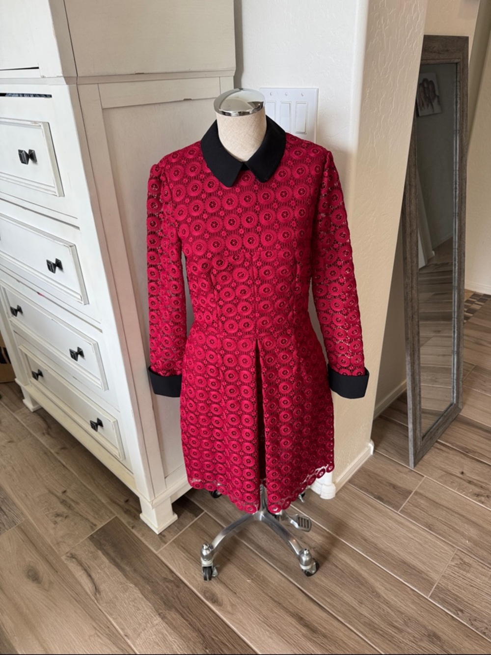 Jill Stuart 6 Red Circular Lace Peter Pan Collar and cuffs
